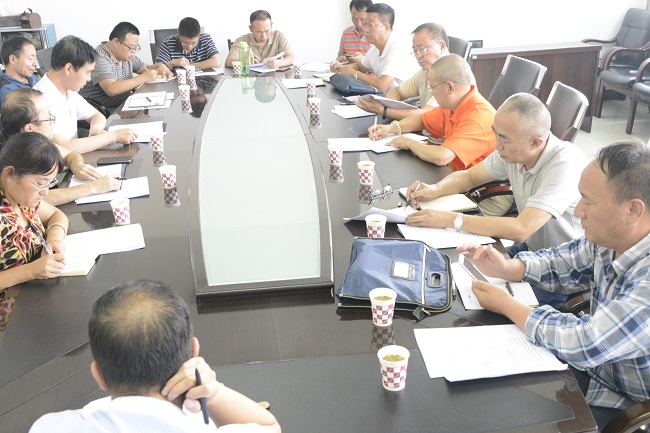 青海省林业厅造林绿化处铁汝才调研员等与调研组座谈