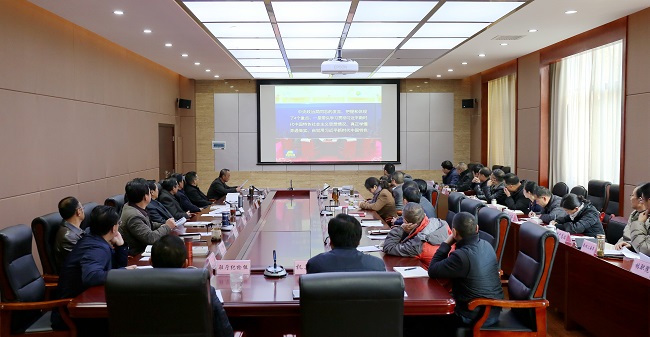 组织观看中央政治局民主生活会的相关报道视频